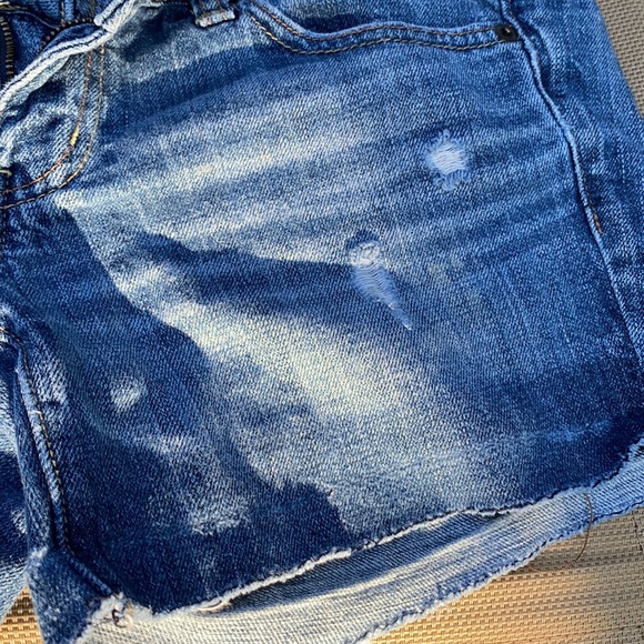 AE stretchy distressed soft medium wash jean shorts size 4 - Picture 3 of 6